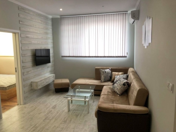 Дава се под наем Тристаен апартамент в Пловдив, Христо Смирненски - 70 кв.м за 250 € - Снимка #1