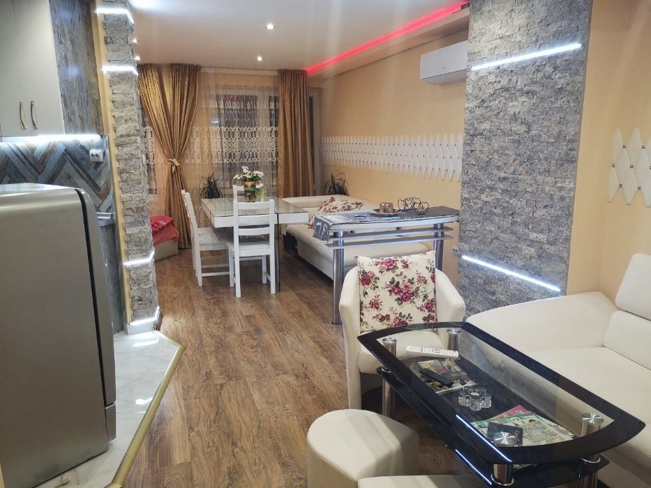 Дава се под наем Тристаен апартамент в Пловдив, Кършияка - 75 кв.м за 250 € - Снимка #2