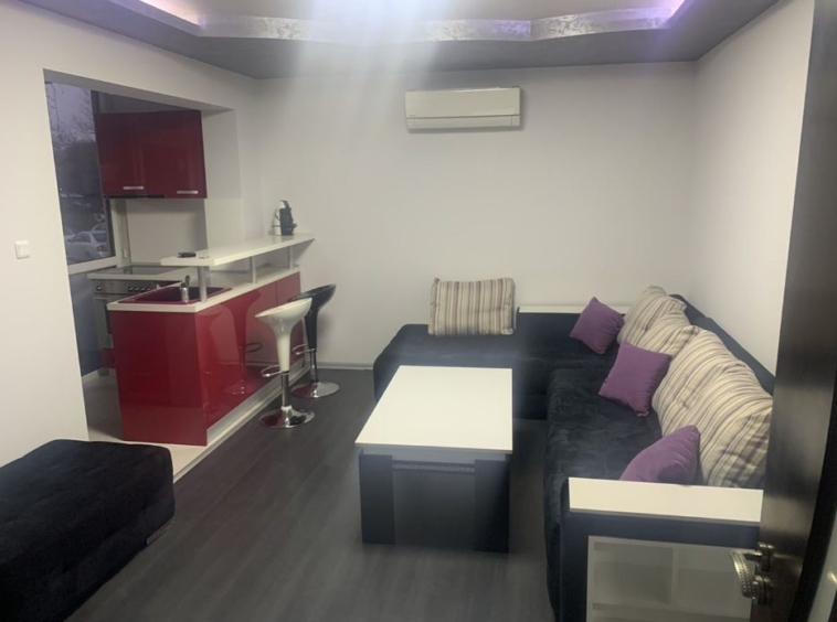 Дава се под наем Тристаен апартамент в Пловдив, Тракия - 80 кв.м за 249 € - Снимка #1
