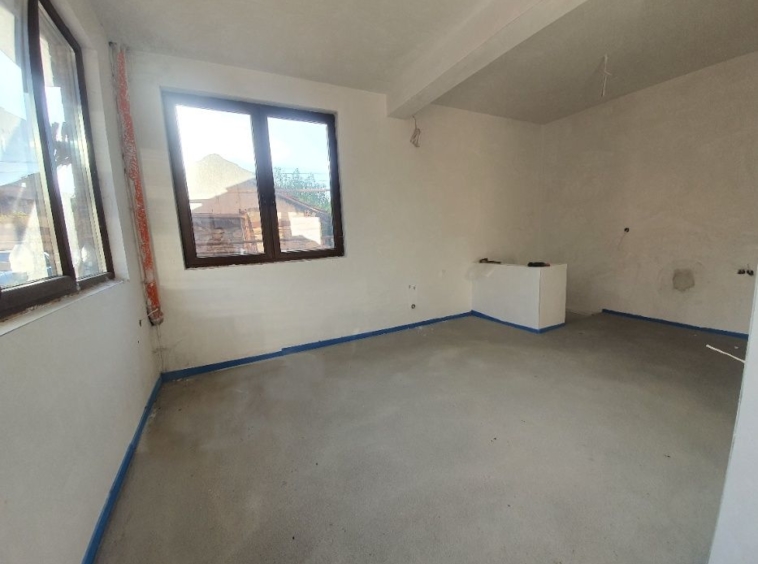 Дава се под наем Магазин в Асеновград - 50 кв.м за 255 € - Снимка #2