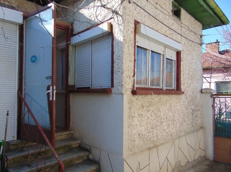 Къща в Плевен, 9-ти квартал - 100 кв.м за 700 €/кв.м - Снимка #16