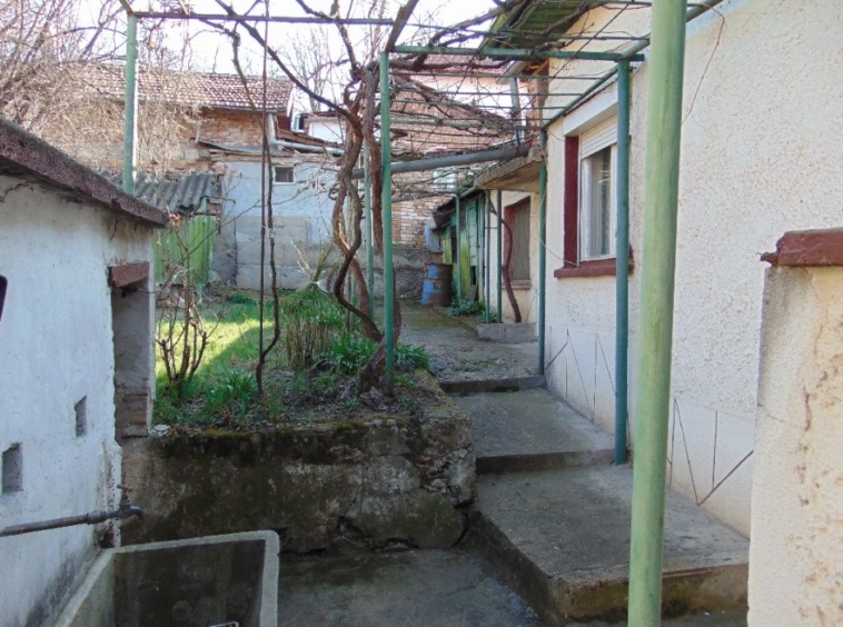 Къща в Плевен, 9-ти квартал - 100 кв.м за 700 €/кв.м - Снимка #18