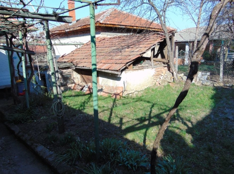 Къща в Плевен, 9-ти квартал - 100 кв.м за 700 €/кв.м - Снимка #14
