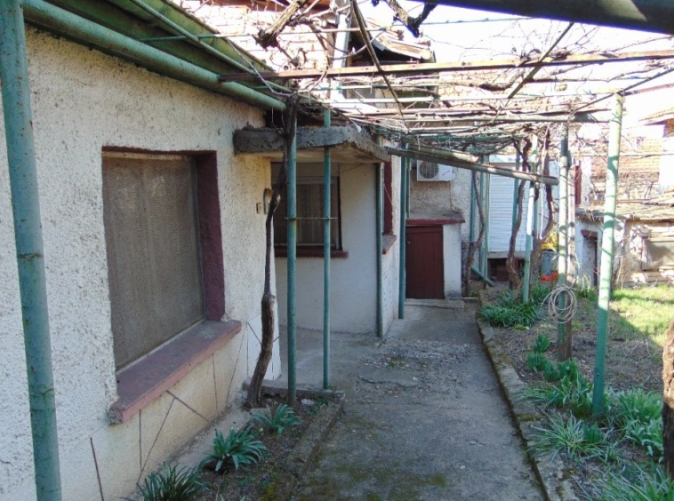 Къща в Плевен, 9-ти квартал - 100 кв.м за 700 €/кв.м - Снимка #13