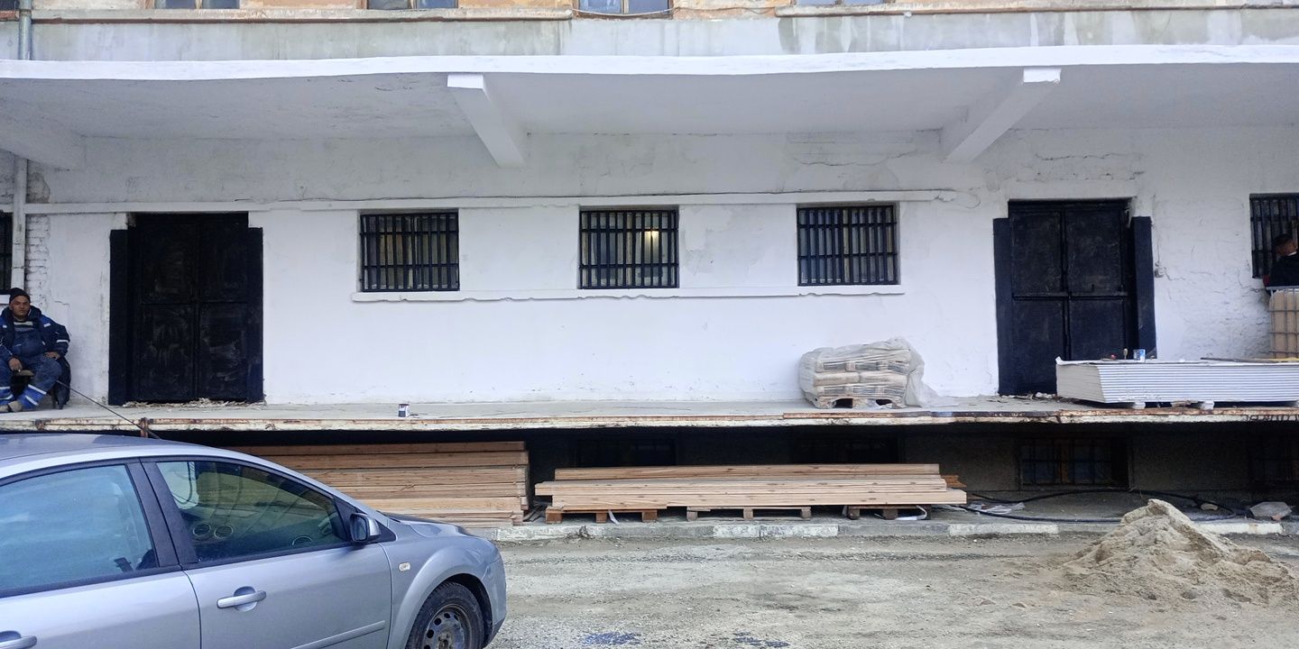 Дава се под наем Склад в с. Яхиново, Област Кюстендил - 900 кв.м за 836.4 € - Снимка #1