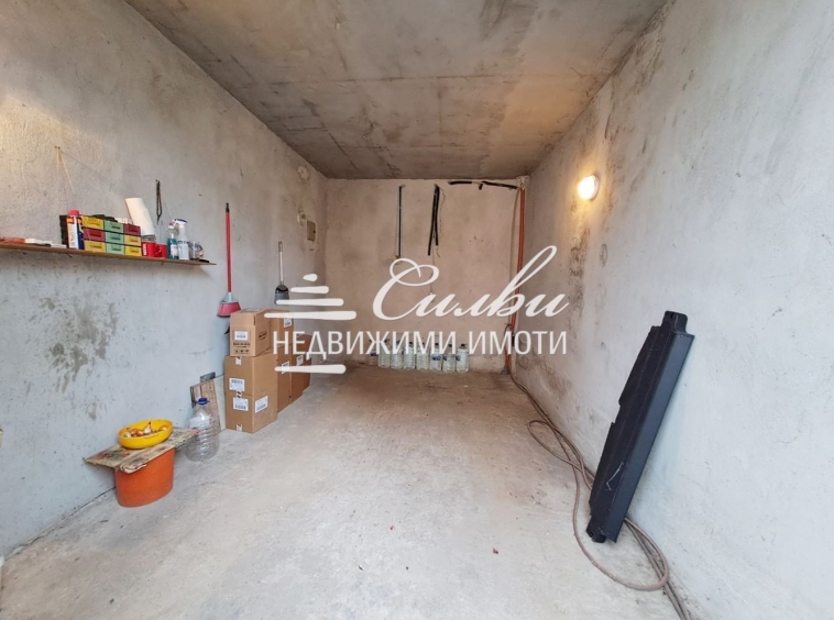 Дава се под наем Гараж / Паркомясто в Шумен, Пазара - 18 кв.м за 102 € - Снимка #1