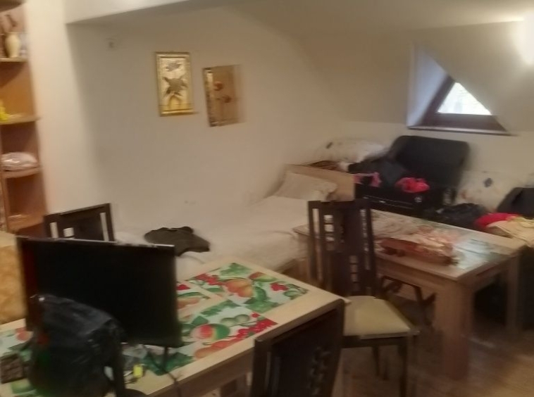 Дава се под наем Етаж от къща в Ямбол, Аврен - 70 кв.м за 10.2 € - Снимка #1