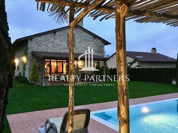 Къща в с. Приселци, Област Варна - 330 кв.м за 1364 €/кв.м - Снимка #1