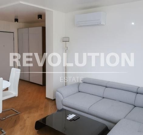 Дава се под наем Тристаен апартамент в Варна, Чайка - 108 кв.м за 1800 € - Снимка #1