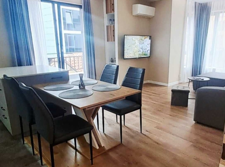 Дава се под наем Тристаен апартамент в Хасково, Център - 98 кв.м за 1400 € - Снимка #1