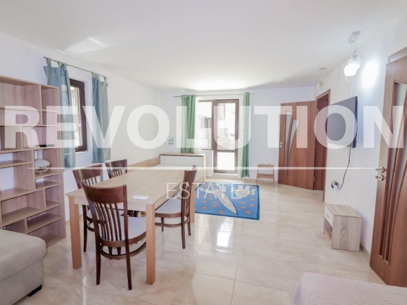 Дава се под наем Двустаен апартамент в Варна, Гръцка махала - 90 кв.м за 825 € - Снимка #1