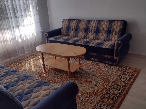 Дава се под наем Тристаен апартамент в Разград, Освобождение - 78 кв.м за 255 € - Снимка #1