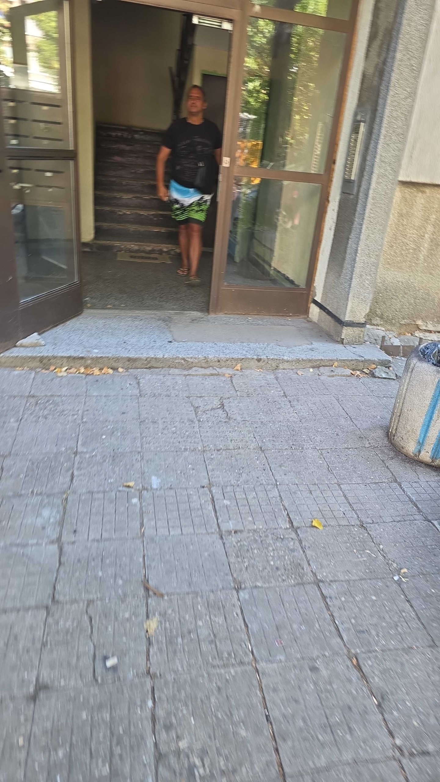 Дава се под наем Тристаен апартамент в София, Надежда 1 - 98 кв.м за 357 € - Снимка #1