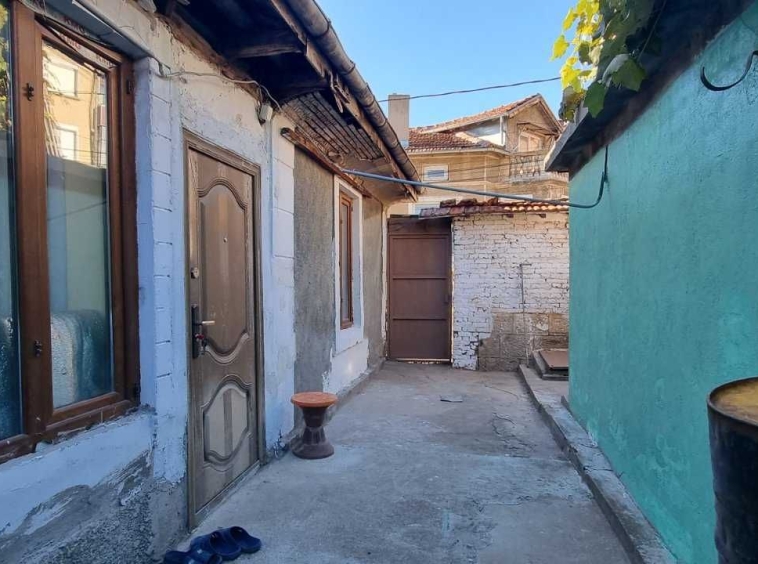 Къща в Разград, Варош - 58 кв.м за 1187 €/кв.м - Снимка #1