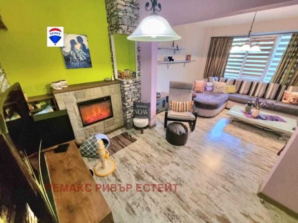 Четиристаен апартамент в Русе, Възраждане - 97 кв.м за 2006 €/кв.м - Снимка #1