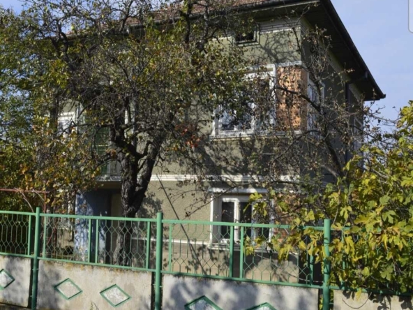 Дава се под наем Къща в с. Арчар, Област Видин - 206 кв.м за 255 € - Снимка #1