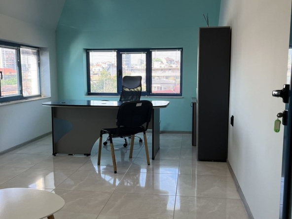 Дава се под наем Офис в Плевен, Идеален център - 20 кв.м за 179 € - Снимка #1