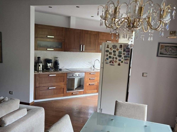 Дава се под наем Тристаен апартамент в София, Витоша - 116 кв.м за 950 € - Снимка #1