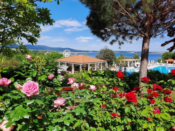 Двустаен апартамент в Созопол - 61 кв.м за 1951 €/кв.м - Снимка #1