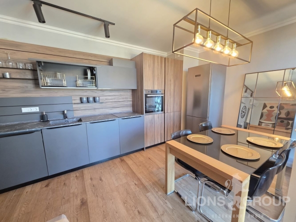 Тристаен апартамент в Варна, Бриз - 114 кв.м за 3422 €/кв.м - Снимка #1