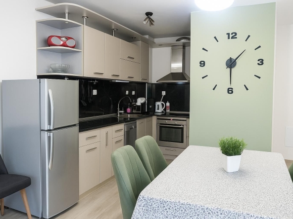 Дава се под наем Двустаен апартамент в Пловдив, Център - 65 кв.м за 450 € - Снимка #1