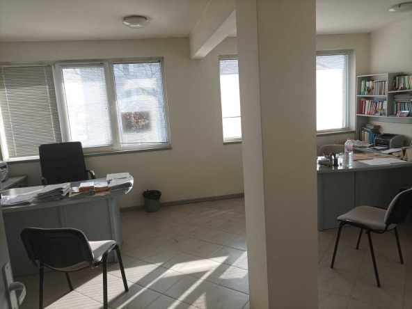 Офис в Шумен, Център - 48 кв.м за 1413 €/кв.м - Снимка #1