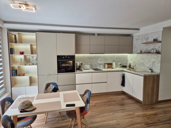 Тристаен апартамент в Стара Загора, Център - 88 кв.м за 1705 €/кв.м - Снимка #1