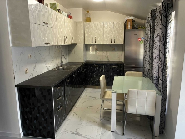 Тристаен апартамент в Пловдив, Център - 145 кв.м за 1938 €/кв.м - Снимка #1