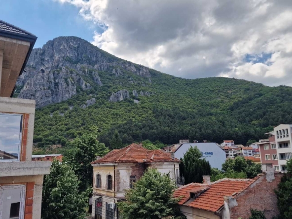 Тристаен апартамент в Враца, Център - 103 кв.м за 1360 €/кв.м - Снимка #1