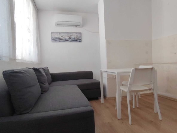 Дава се под наем Двустаен апартамент в Бургас, Лазур - 50 кв.м за 357 € - Снимка #1