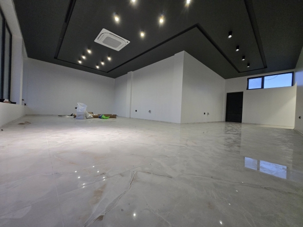 Дава се под наем Магазин в Силистра, Римска гробница - 110 кв.м за 1122 € - Снимка #1