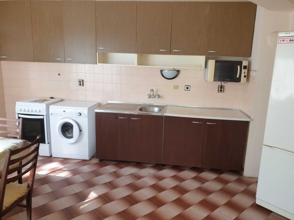 Дава се под наем Четиристаен апартамент в Плевен, 9-ти квартал - 100 кв.м за 280.5 € - Снимка #1