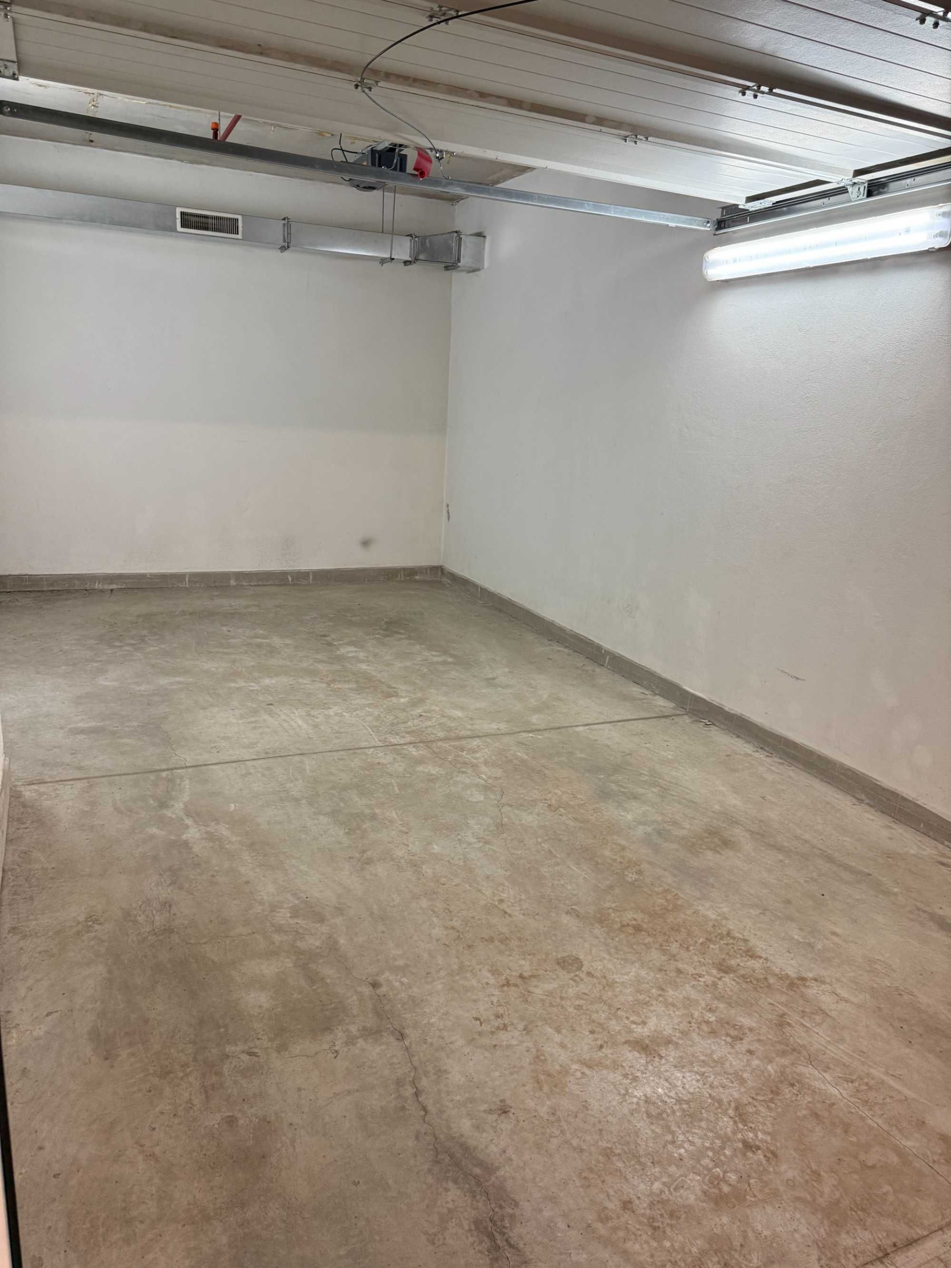 Гараж / Паркомясто в София, Изток - 23 кв.м за 3479 €/кв.м - Снимка #1