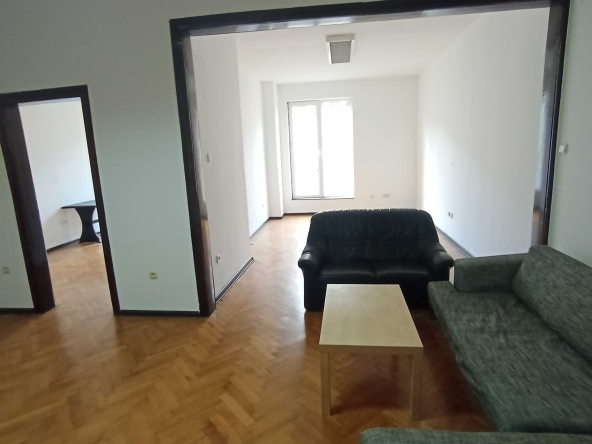 Дава се под наем Тристаен апартамент в София, Център - 100 кв.м за 714 € - Снимка #1