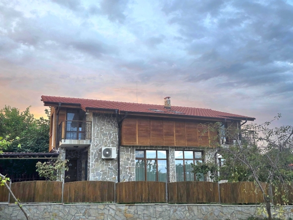 Къща в с. Каменар, Област Бургас - 165 кв.м за 1848 €/кв.м - Снимка #1