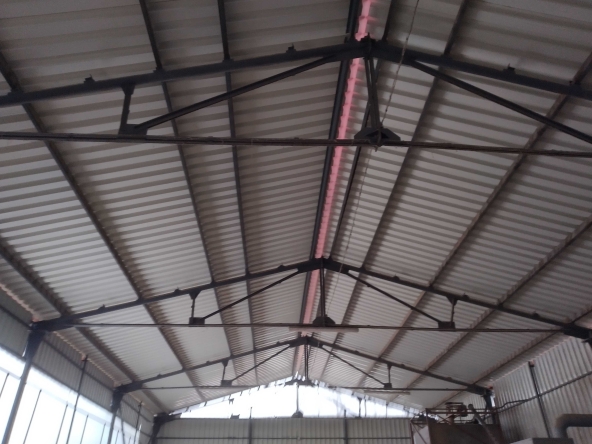 Промишлена сграда в Ловеч, Дикисана - 432 кв.м за 50 €/кв.м - Снимка #1