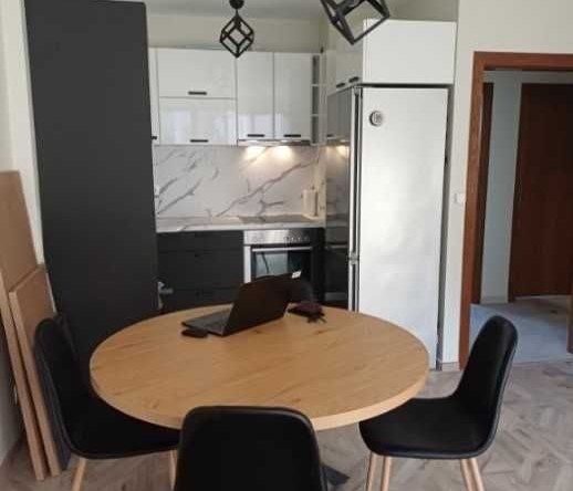 Дава се под наем Тристаен апартамент в София, Изток - 100 кв.м за 800 € - Снимка #1