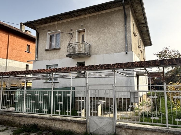 Етаж от къща в Ботевград - 80 кв.м за 956 €/кв.м - Снимка #1