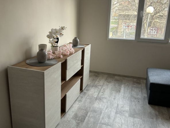 Двустаен апартамент в Перник, Изток - 47 кв.м за 2107 €/кв.м - Снимка #1