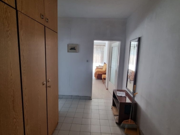 Дава се под наем Тристаен апартамент в Дупница - 85 кв.м за 383.52 € - Снимка #1