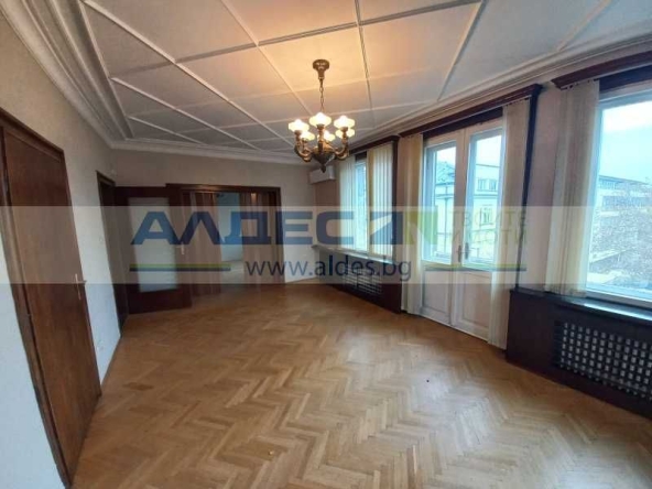 Дава се под наем Офис в София, Докторски паметник - 142 кв.м за 1300 € - Снимка #1