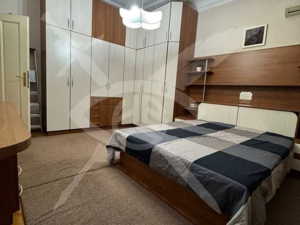 Дава се под наем Четиристаен апартамент в София, Център - 105 кв.м за 1000 € - Снимка #1
