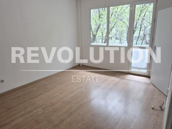 Дава се под наем Тристаен апартамент в Варна, Базар Левски - 70 кв.м за 390 € - Снимка #1