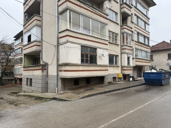 Тристаен апартамент в Плевен, Мара Денчева - 85 кв.м за 678 €/кв.м - Снимка #1