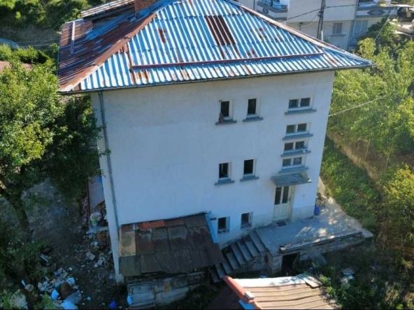 Къща в с. Момчиловци, Област Смолян - 300 кв.м за 264 €/кв.м - Снимка #1