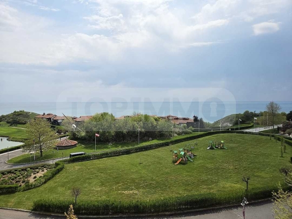 Четиристаен апартамент в с. Топола, Област Добрич - 216 кв.м за 827 €/кв.м - Снимка #1