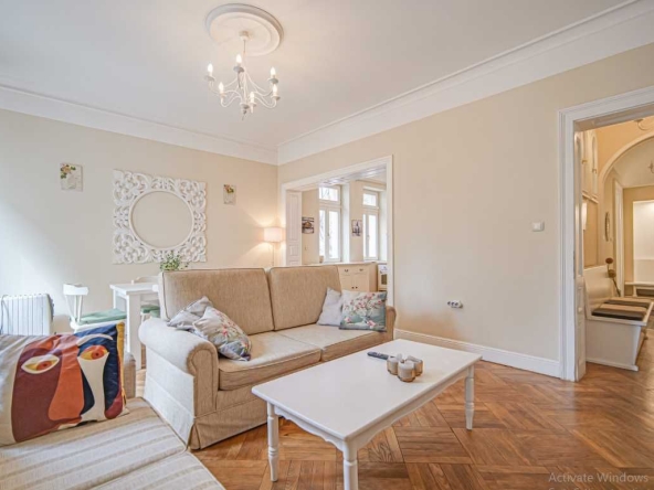 Дава се под наем Двустаен апартамент в Пловдив, Център - 80 кв.м за 448.8 € - Снимка #1