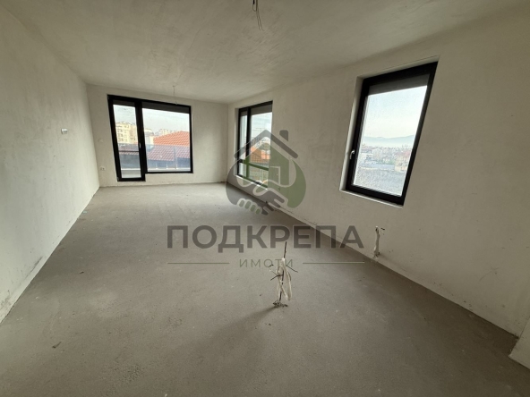 Тристаен апартамент в Пловдив, Остромила - 117 кв.м за 650 €/кв.м - Снимка #1