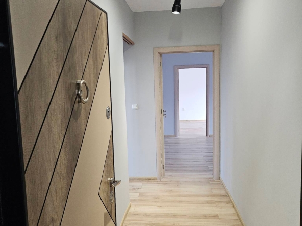 Дава се под наем Тристаен апартамент в София, Надежда 1 - 88 кв.м за 247372.95 € - Снимка #1