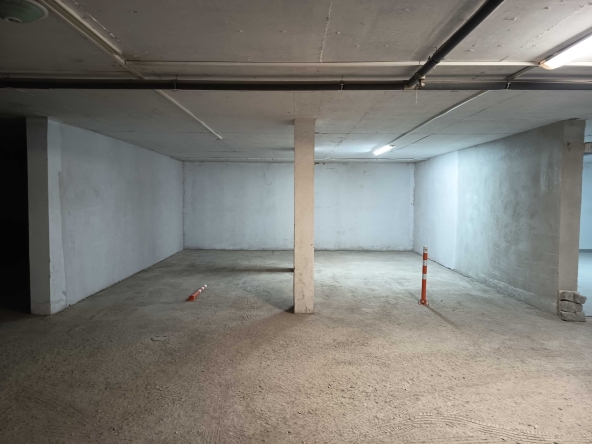 Дава се под наем Гараж / Паркомясто в Благоевград, Широк център - 18 кв.м за 66.3 € - Снимка #1